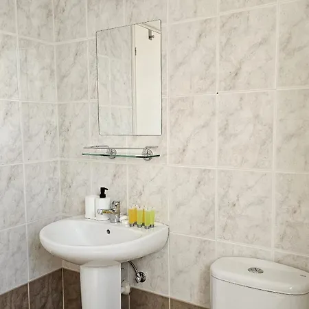 Cactus House Hotell 4*